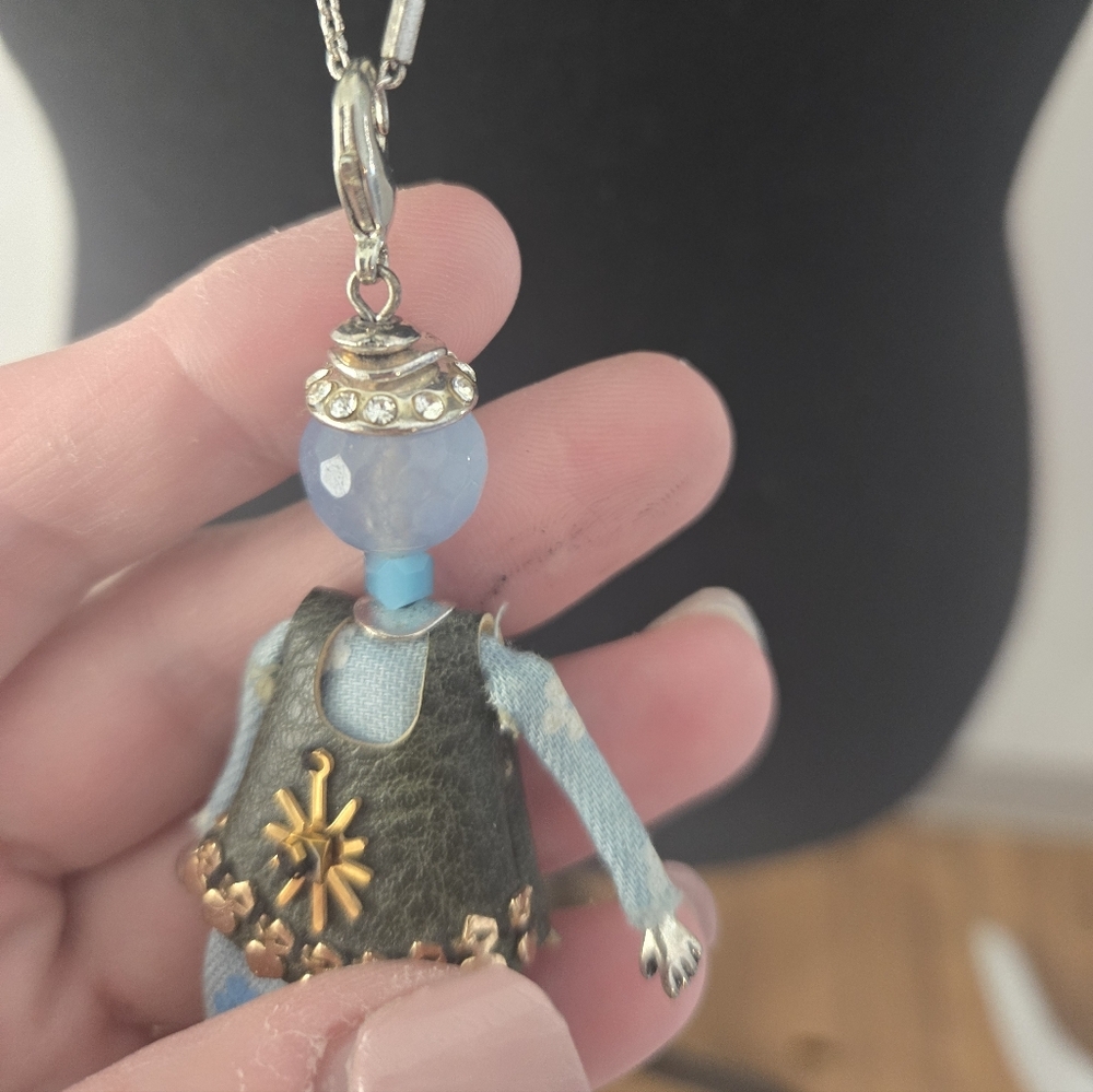 Diva Doll Necklace From PARIS - Picture 3 of 6